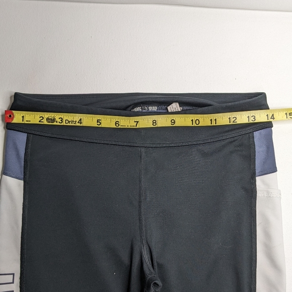 Under armour black, white & grey workout leggings | size petite sm. | O-12 - Picture 6 of 6